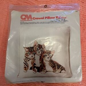 Columbia Minerva Crewel Pillow Kit with Kittens, Kit 7696